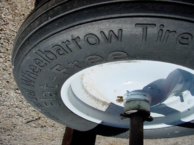 how to choose a wheelbarrow flat-free tire