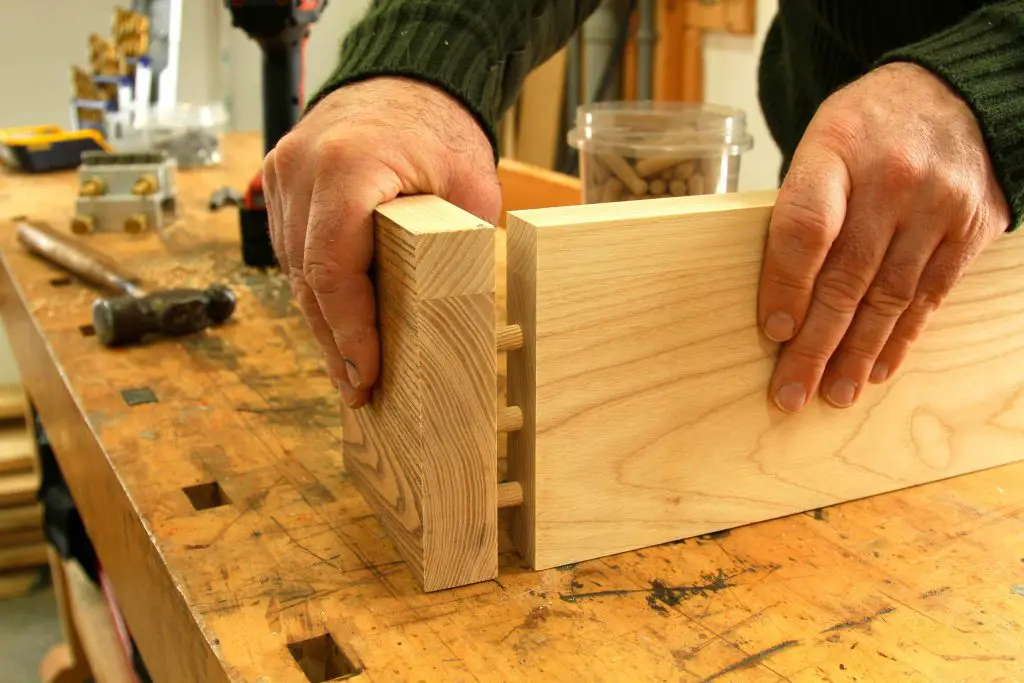 dowel_joints_assembling