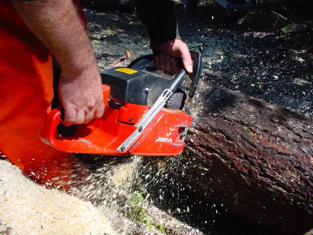 firewood chainsaw in action